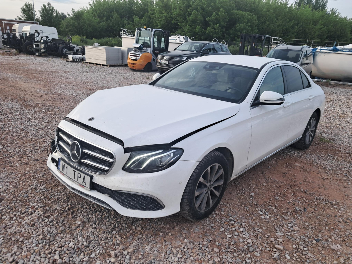 MERCEDES BENZ E 220 D 4MATIC SEDAN - Saloon car: picture 3 MERCEDES BENZ E 220 D 4MATIC SEDAN - Saloon car: picture 3
