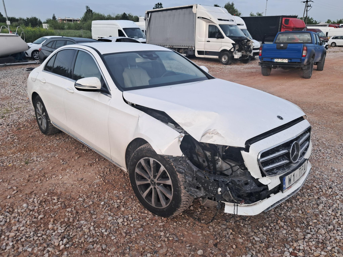 MERCEDES BENZ E 220 D 4MATIC SEDAN - Saloon car: picture 1 MERCEDES BENZ E 220 D 4MATIC SEDAN - Saloon car: picture 1