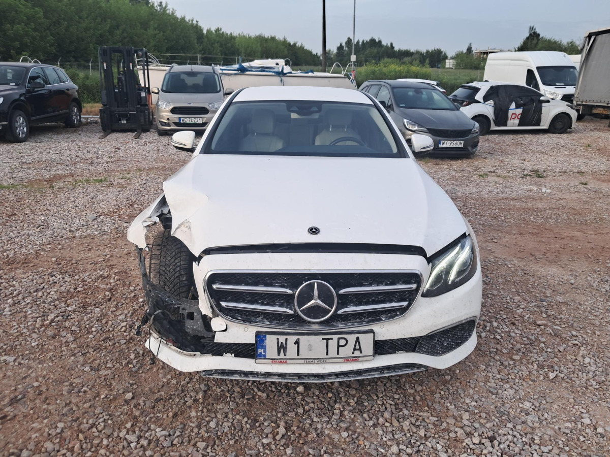 MERCEDES BENZ E 220 D 4MATIC SEDAN - Saloon car: picture 2 MERCEDES BENZ E 220 D 4MATIC SEDAN - Saloon car: picture 2