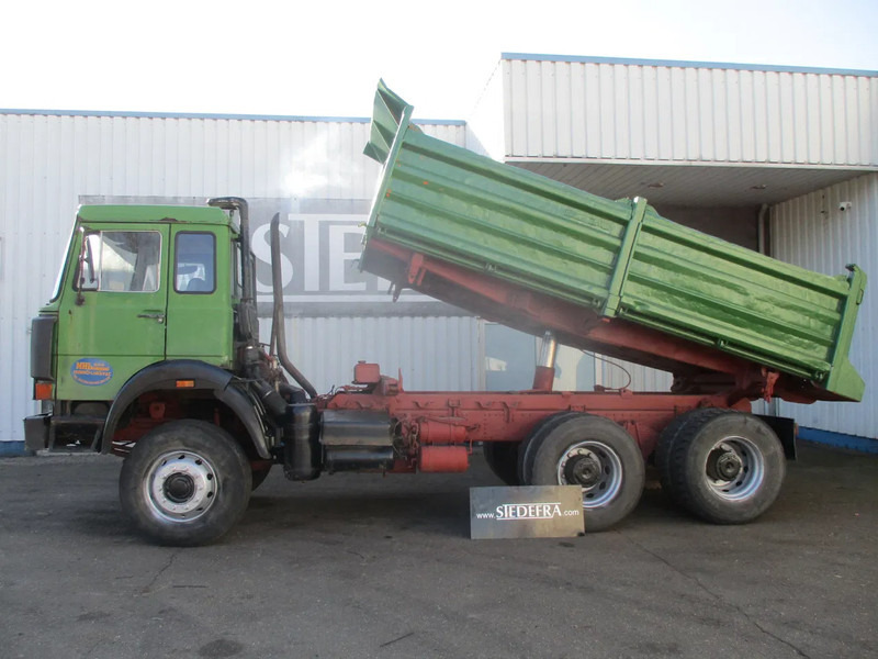 Iveco Magirus Deutz , 320 M 26 FK , V8 , ZF Manual , 3Way tipper , Spring suspension , Drum brakes - Tipper: picture 2 Iveco Magirus Deutz , 320 M 26 FK , V8 , ZF Manual , 3Way tipper , Spring suspension , Drum brakes - Tipper: picture 2
