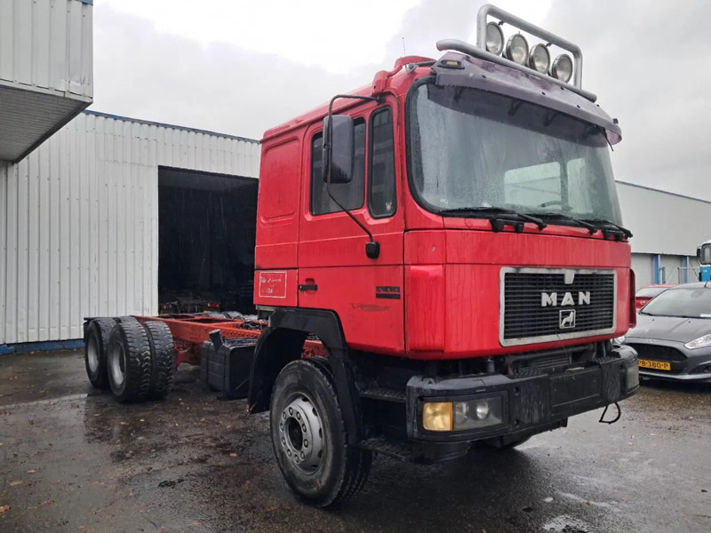 MAN 26-422 , 6x4 , Spring Suspension , ZF Manual Gearbox, Intarder - Cab chassis truck: picture 4 MAN 26-422 , 6x4 , Spring Suspension , ZF Manual Gearbox, Intarder - Cab chassis truck: picture 4