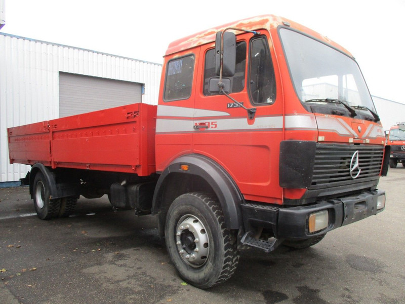 Mercedes-Benz 1626 , V8 , ZF Manual , spring suspension - Dropside/ Flatbed truck: picture 4 Mercedes-Benz 1626 , V8 , ZF Manual , spring suspension - Dropside/ Flatbed truck: picture 4