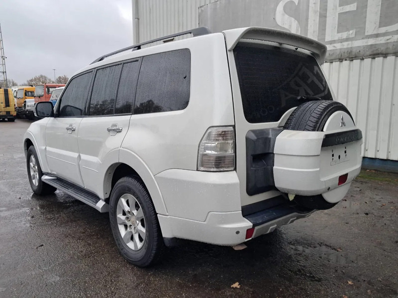 Mitsubishi Pajero GLS 3.5 - V6 , 4x4 , 7 Pers., Full Option - Car: picture 5 Mitsubishi Pajero GLS 3.5 - V6 , 4x4 , 7 Pers., Full Option - Car: picture 5