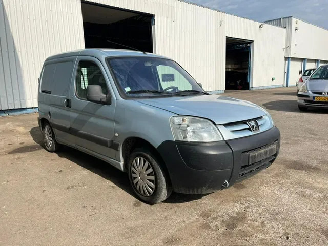 Peugeot Partner 1.9 D , Airco , Belgium Regestration - Small van: picture 4 Peugeot Partner 1.9 D , Airco , Belgium Regestration - Small van: picture 4