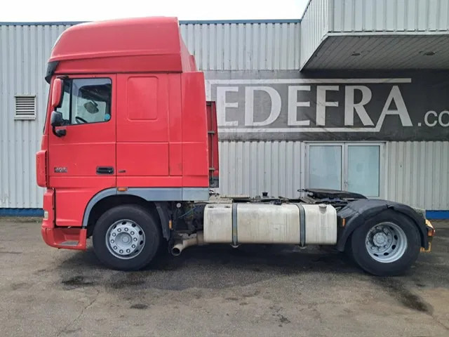 DAF XF 105 460 , Manual Gearbox , PTO , Tipper Hydraulics , Airco , Superspace Cab - Tractor unit: picture 2 DAF XF 105 460 , Manual Gearbox , PTO , Tipper Hydraulics , Airco , Superspace Cab - Tractor unit: picture 2