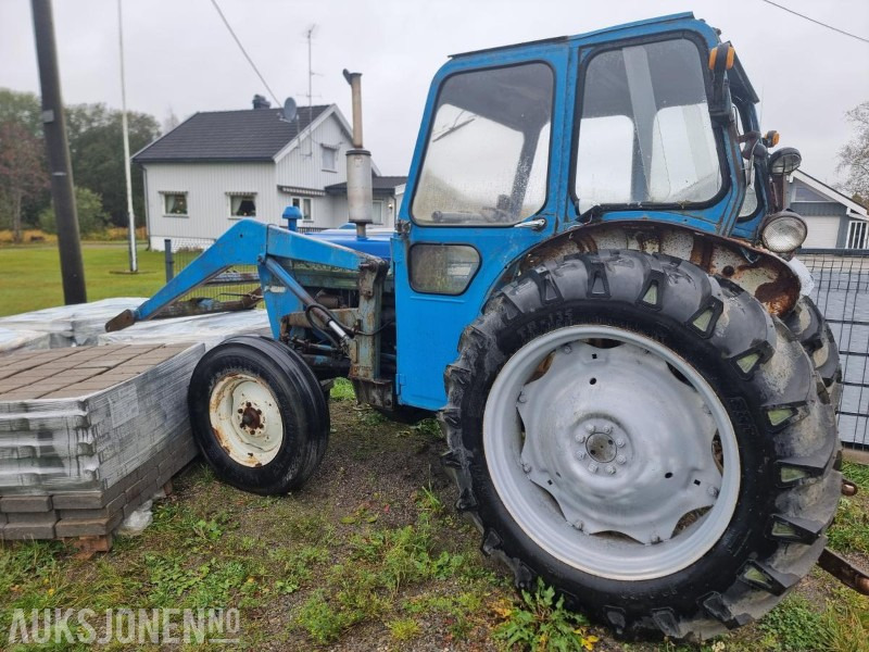 1972 Ford 3000 traktor med laster og skuffe - Farm tractor: picture 1 1972 Ford 3000 traktor med laster og skuffe - Farm tractor: picture 1