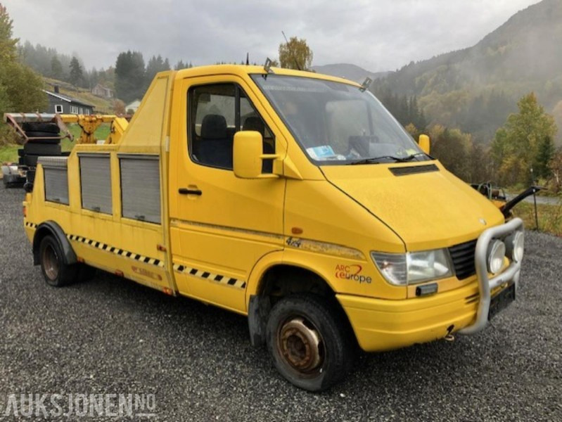 1999 Mercedes-Benz Sprinter 412 4x4 Redningsbil med briller og vinsj - Fire engine: picture 2 1999 Mercedes-Benz Sprinter 412 4x4 Redningsbil med briller og vinsj - Fire engine: picture 2