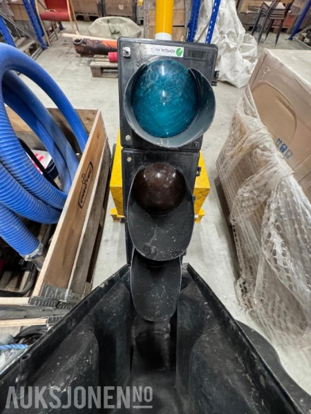 2 stk Botneskilt - Mobile Trafikklys - MPB 3200 - Batteridrift - Construction equipment: picture 5 2 stk Botneskilt - Mobile Trafikklys - MPB 3200 - Batteridrift - Construction equipment: picture 5