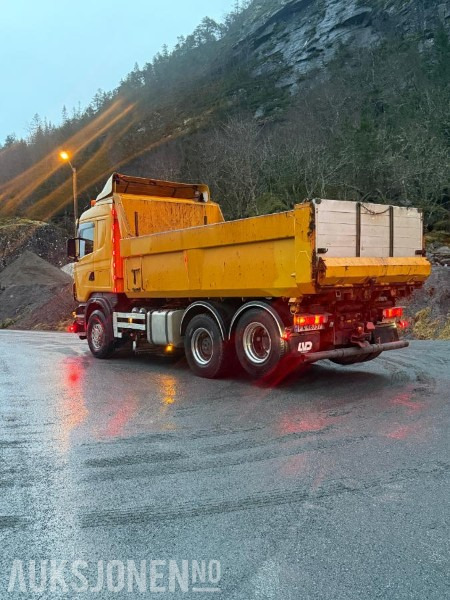 2005 Scania R500 CB 6X2 HNZ med underliggende skjær og brøytehydraulikk - Tipper: picture 2 2005 Scania R500 CB 6X2 HNZ med underliggende skjær og brøytehydraulikk - Tipper: picture 2