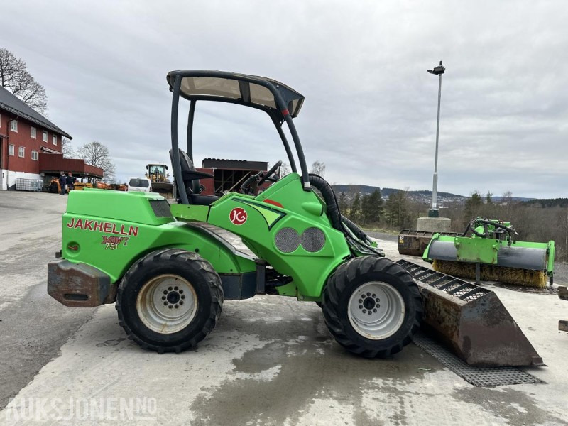 2009 AVANT 750 MINILASTER | 2 SKUFFER | AVANT 1500 KOST | PALLEGAFLER | 3267 TIMER - Skid steer loader: picture 5 2009 AVANT 750 MINILASTER | 2 SKUFFER | AVANT 1500 KOST | PALLEGAFLER | 3267 TIMER - Skid steer loader: picture 5