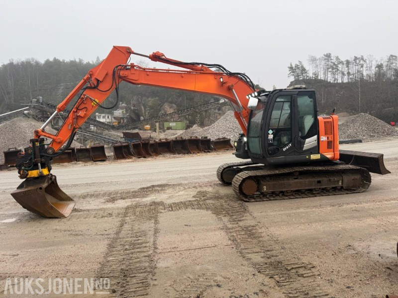 2014 Hitachi Zaxis 135us BELTEGRAVER ENGCON TILTROTATOR SERVICEHISTORIKK SENTRALSMØRING 2 SKUFFER - Excavator: picture 3 2014 Hitachi Zaxis 135us BELTEGRAVER ENGCON TILTROTATOR SERVICEHISTORIKK SENTRALSMØRING 2 SKUFFER - Excavator: picture 3