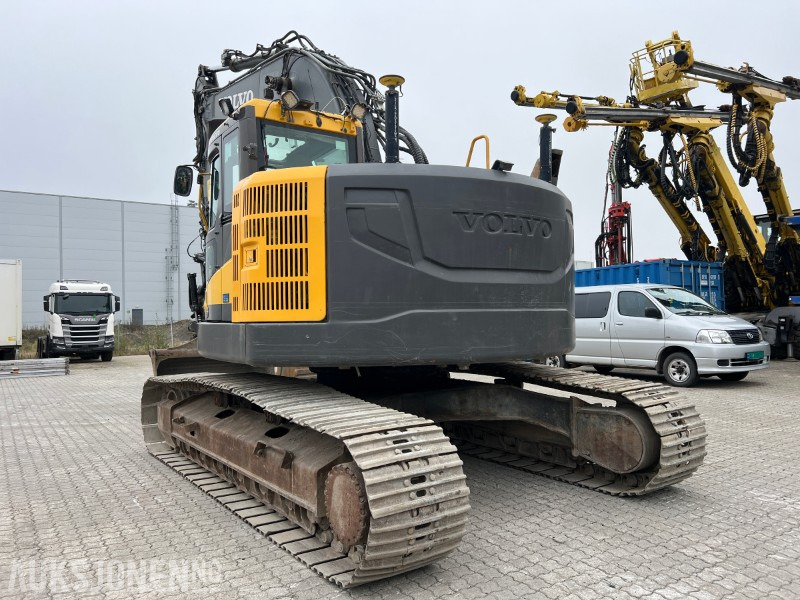 2014 Volvo EC235 DL , Engcon tilt, 2 skuffer, sentralsmøring, dieselvarmer - Excavator: picture 3 2014 Volvo EC235 DL , Engcon tilt, 2 skuffer, sentralsmøring, dieselvarmer - Excavator: picture 3