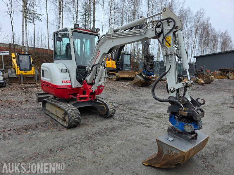 2015 Takeuchi TB230 minigraver 2,8 T SMP rototilt - Mini excavator: picture 2 2015 Takeuchi TB230 minigraver 2,8 T SMP rototilt - Mini excavator: picture 2