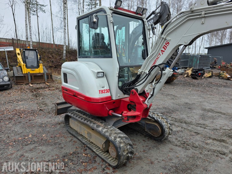 2015 Takeuchi TB230 minigraver 2,8 T SMP rototilt - Mini excavator: picture 4 2015 Takeuchi TB230 minigraver 2,8 T SMP rototilt - Mini excavator: picture 4