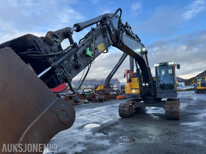 2020 Volvo ECR 235EL Gravemaskin - S70 feste - Pusskuffe - Sentralsmøring - bunkringspumpe - Tiltrotator - Pusskuffe - Sertifisert - Excavator: picture 4 2020 Volvo ECR 235EL Gravemaskin - S70 feste - Pusskuffe - Sentralsmøring - bunkringspumpe - Tiltrotator - Pusskuffe - Sertifisert - Excavator: picture 4