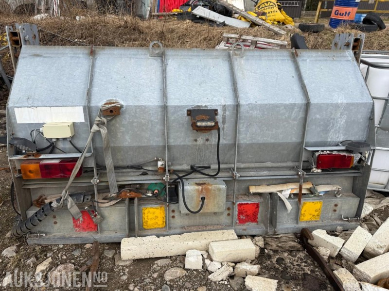 AM Teho hydraulisk sandstrøer - Construction equipment: picture 3 AM Teho hydraulisk sandstrøer - Construction equipment: picture 3