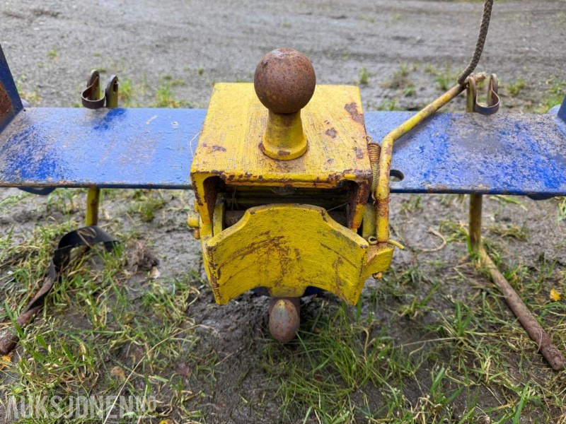 1990 Kombi-hengerfeste med kule og krok - Agricultural machinery: picture 1 1990 Kombi-hengerfeste med kule og krok - Agricultural machinery: picture 1
