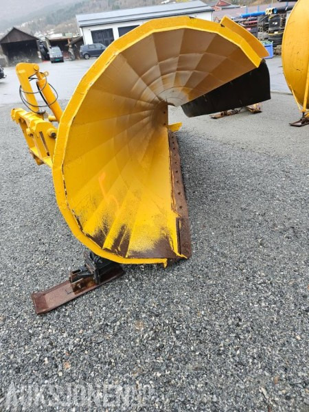 1992 Øveraasen diagonalplog DL 285 B - Største bredde 2900 mm - Med parallellogram - Hydraulisk løft - Agricultural machinery: picture 3 1992 Øveraasen diagonalplog DL 285 B - Største bredde 2900 mm - Med parallellogram - Hydraulisk løft - Agricultural machinery: picture 3