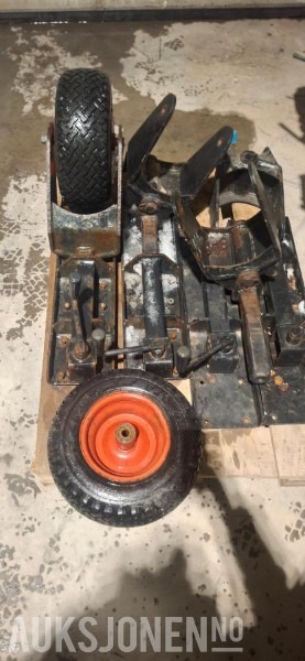 2000 Hjul til 2 trinns snøfres Westbjørn / Hydromann / Snowline 2450 / 2500 - - Agricultural machinery: picture 3 2000 Hjul til 2 trinns snøfres Westbjørn / Hydromann / Snowline 2450 / 2500 - - Agricultural machinery: picture 3