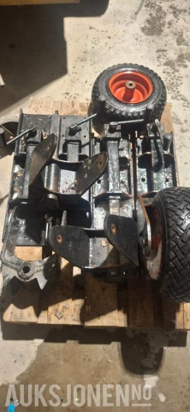 2000 Hjul til 2 trinns snøfres Westbjørn / Hydromann / Snowline 2450 / 2500 - - Agricultural machinery: picture 2 2000 Hjul til 2 trinns snøfres Westbjørn / Hydromann / Snowline 2450 / 2500 - - Agricultural machinery: picture 2