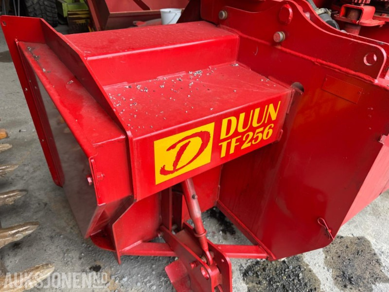 2008 Duun TF 256 2-trinns snøfreser med hydraulisk tut og sving. Hydraulisk kantvinge og justerbare ski. Vendbar - Agricultural machinery: picture 3 2008 Duun TF 256 2-trinns snøfreser med hydraulisk tut og sving. Hydraulisk kantvinge og justerbare ski. Vendbar - Agricultural machinery: picture 3