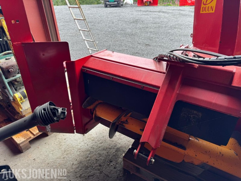 2008 Duun TF 256 2-trinns snøfreser med hydraulisk tut og sving. Hydraulisk kantvinge og justerbare ski. Vendbar - Agricultural machinery: picture 4 2008 Duun TF 256 2-trinns snøfreser med hydraulisk tut og sving. Hydraulisk kantvinge og justerbare ski. Vendbar - Agricultural machinery: picture 4