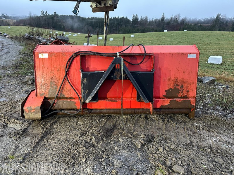 TOKVAM SAND-/STRØKASSE (REPOBJEKT) - Agricultural machinery: picture 3 TOKVAM SAND-/STRØKASSE (REPOBJEKT) - Agricultural machinery: picture 3