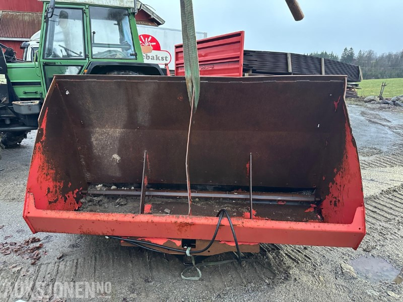 TOKVAM SAND-/STRØKASSE (REPOBJEKT) - Agricultural machinery: picture 1 TOKVAM SAND-/STRØKASSE (REPOBJEKT) - Agricultural machinery: picture 1