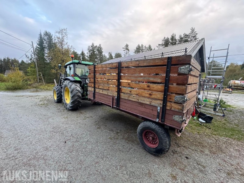 Uregistrert Moelven tilhenger til traktor med høye karmer - Agricultural machinery: picture 1 Uregistrert Moelven tilhenger til traktor med høye karmer - Agricultural machinery: picture 1