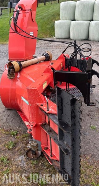 Veldig lite brukt Globus snøfres 2450 - hydraulisk nedbrekk/sving PTO - Agricultural machinery: picture 2 Veldig lite brukt Globus snøfres 2450 - hydraulisk nedbrekk/sving PTO - Agricultural machinery: picture 2