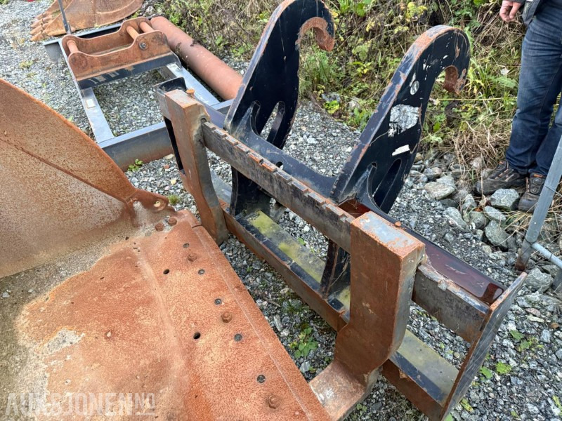 1900 Pallegaffel m/Cat kopling - Attachment for Construction machinery: picture 4 1900 Pallegaffel m/Cat kopling - Attachment for Construction machinery: picture 4