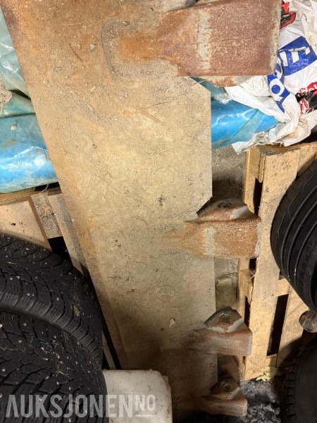 1900 Renskeskjer til 1800L graveskuff - Attachment for Construction machinery: picture 1 1900 Renskeskjer til 1800L graveskuff - Attachment for Construction machinery: picture 1