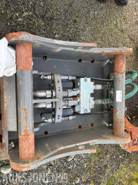 Attachment for Construction machinery 2021 OilQuick OQ80: picture 1