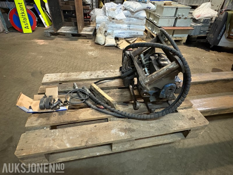 2021 SMP MACS 12v tiltrotator - S40 feste - Attachment for Construction machinery: picture 1 2021 SMP MACS 12v tiltrotator - S40 feste - Attachment for Construction machinery: picture 1