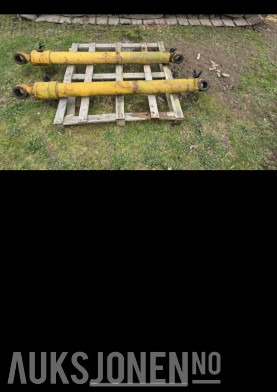 Komatsu 210 sylindere - Attachment for Construction machinery: picture 1 Komatsu 210 sylindere - Attachment for Construction machinery: picture 1