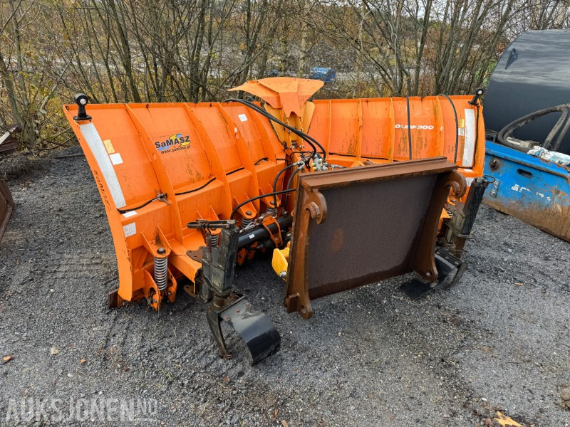 SaMASZ Olimp 300 – Hydraulisk V-plog – 3,0 meter – Volvo-feste - Attachment for Construction machinery: picture 4 SaMASZ Olimp 300 – Hydraulisk V-plog – 3,0 meter – Volvo-feste - Attachment for Construction machinery: picture 4