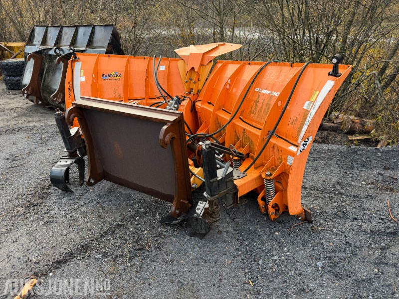 SaMASZ Olimp 300 – Hydraulisk V-plog – 3,0 meter – Volvo-feste - Attachment for Construction machinery: picture 3 SaMASZ Olimp 300 – Hydraulisk V-plog – 3,0 meter – Volvo-feste - Attachment for Construction machinery: picture 3