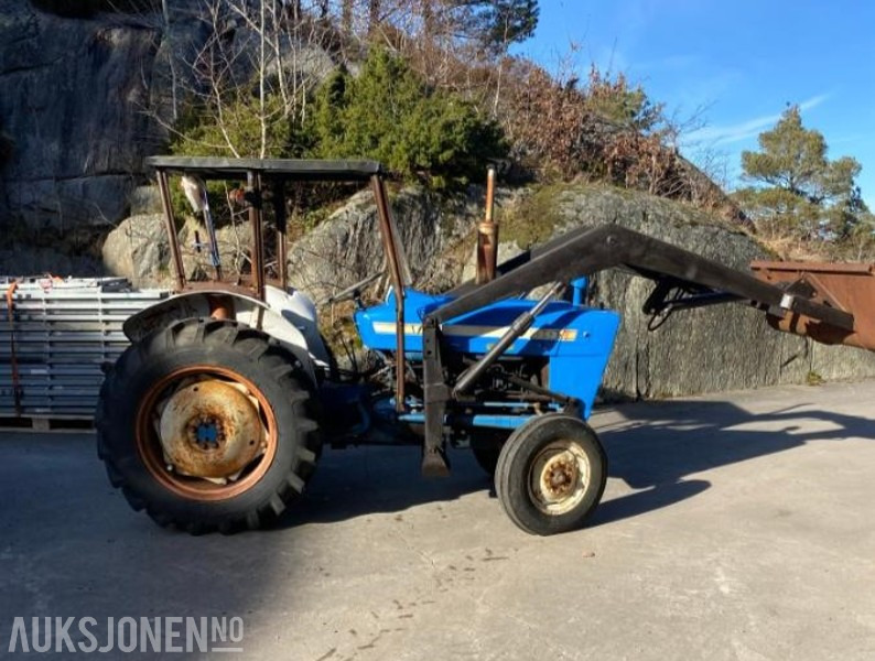 Ford 2000 TRAKTOR MED LASTER SKUFFE KRAFTUTTAK OG 3 PUNKT - Farm tractor: picture 3 Ford 2000 TRAKTOR MED LASTER SKUFFE KRAFTUTTAK OG 3 PUNKT - Farm tractor: picture 3