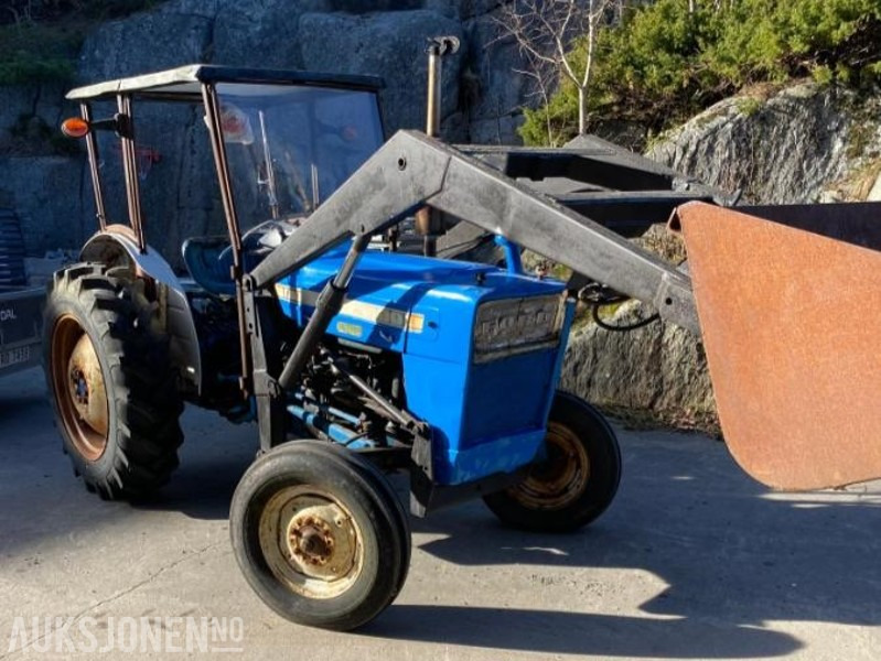 Ford 2000 TRAKTOR MED LASTER SKUFFE KRAFTUTTAK OG 3 PUNKT - Farm tractor: picture 1 Ford 2000 TRAKTOR MED LASTER SKUFFE KRAFTUTTAK OG 3 PUNKT - Farm tractor: picture 1
