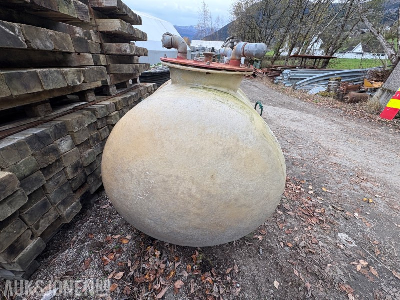 Glassfibertank (nedgravbar) – brukt - Construction equipment: picture 2 Glassfibertank (nedgravbar) – brukt - Construction equipment: picture 2