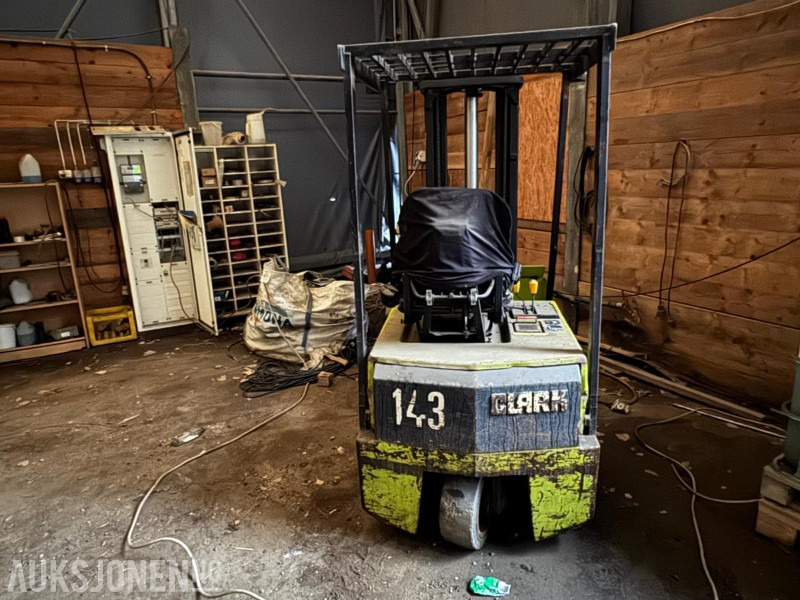 1981 Clark TM12S ELEKTRISK TRUCK M/LADER - Material handling equipment: picture 3 1981 Clark TM12S ELEKTRISK TRUCK M/LADER - Material handling equipment: picture 3