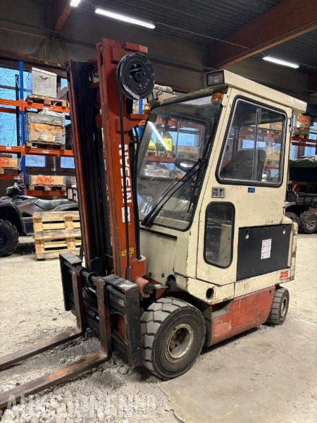 1994 Nissan RM02R25U Elektrisk truck - Mast 2H370 - Løftehhøyde 3700 mm - Gått 4279 timer - Sertifisert - Material handling equipment: picture 1 1994 Nissan RM02R25U Elektrisk truck - Mast 2H370 - Løftehhøyde 3700 mm - Gått 4279 timer - Sertifisert - Material handling equipment: picture 1