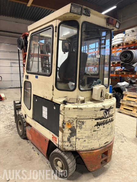 1994 Nissan RM02R25U Elektrisk truck - Mast 2H370 - Løftehhøyde 3700 mm - Gått 4279 timer - Sertifisert - Material handling equipment: picture 3 1994 Nissan RM02R25U Elektrisk truck - Mast 2H370 - Løftehhøyde 3700 mm - Gått 4279 timer - Sertifisert - Material handling equipment: picture 3