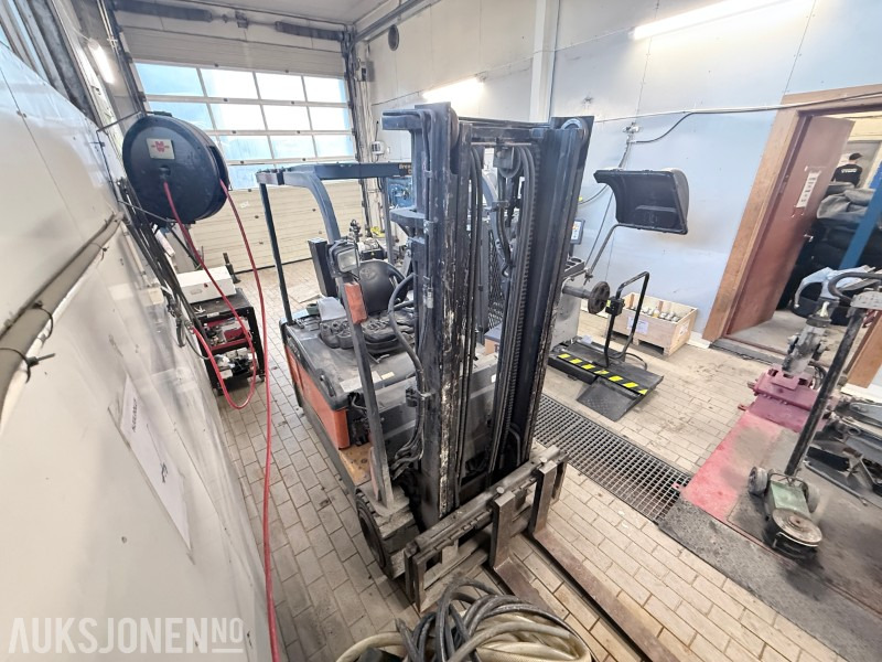 2006 Toyota 7FBEF20 elektrisk motvektstruck - rep objekt - Material handling equipment: picture 2 2006 Toyota 7FBEF20 elektrisk motvektstruck - rep objekt - Material handling equipment: picture 2