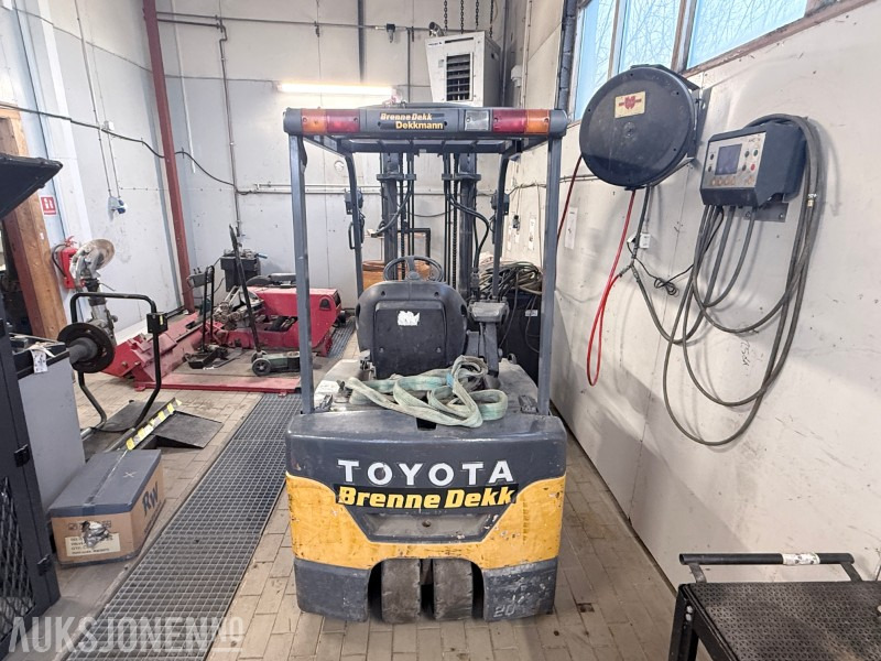 2006 Toyota 7FBEF20 elektrisk motvektstruck - rep objekt - Material handling equipment: picture 4 2006 Toyota 7FBEF20 elektrisk motvektstruck - rep objekt - Material handling equipment: picture 4