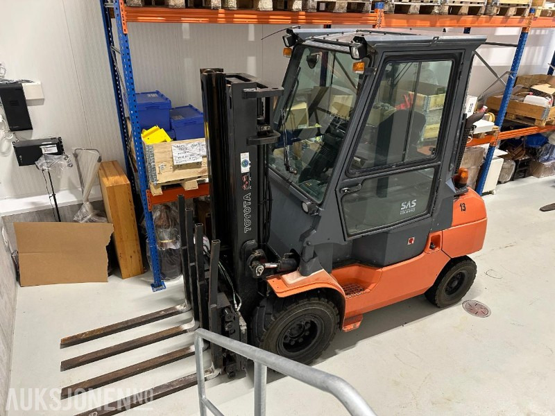 2008 Toyota 7FD40 gaffeltruck m/ Meyer gaffelspreder – 4,5 tonn kapasitet - Material handling equipment: picture 1 2008 Toyota 7FD40 gaffeltruck m/ Meyer gaffelspreder – 4,5 tonn kapasitet - Material handling equipment: picture 1