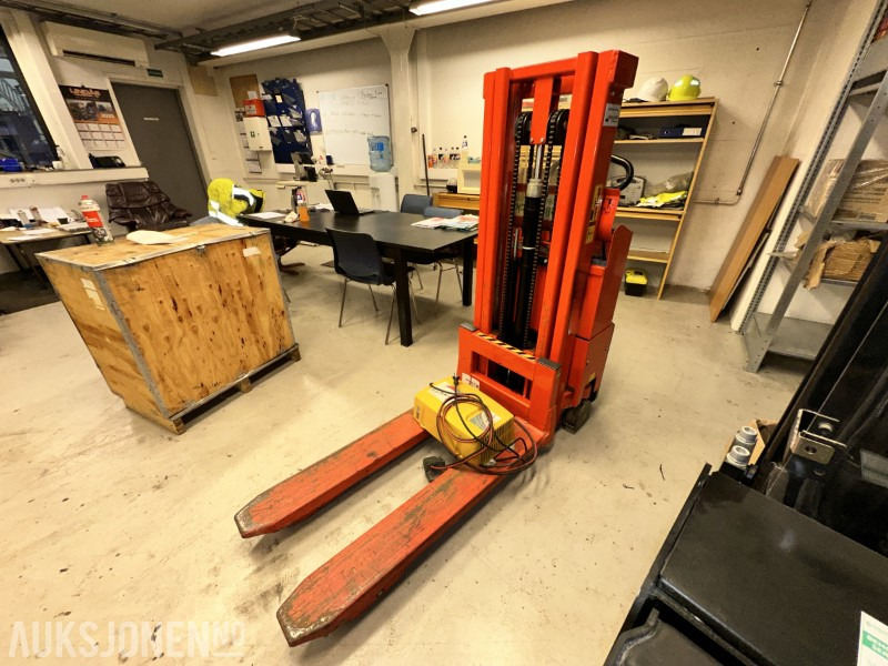 Material handling equipment 2012 Logitrans Logiflex Maxi elektrisk stabler (SELF 1002/2050) – Sertifisert - trenger nytt batteri: picture 1