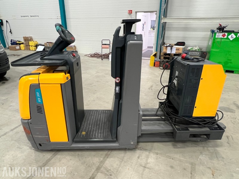 2016 Jungheinrich ECE 310 HP - Material handling equipment: picture 2 2016 Jungheinrich ECE 310 HP - Material handling equipment: picture 2