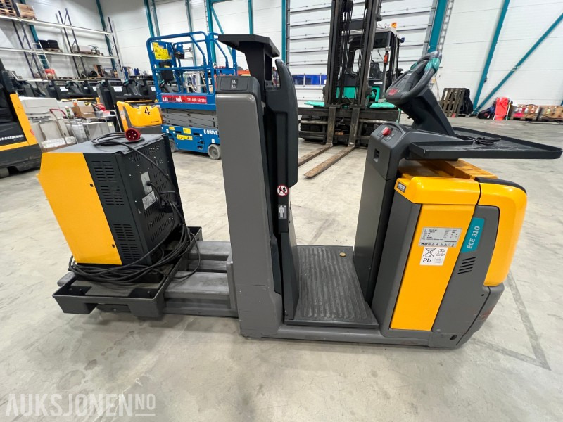 2016 Jungheinrich ECE 310 HP - Material handling equipment: picture 5 2016 Jungheinrich ECE 310 HP - Material handling equipment: picture 5