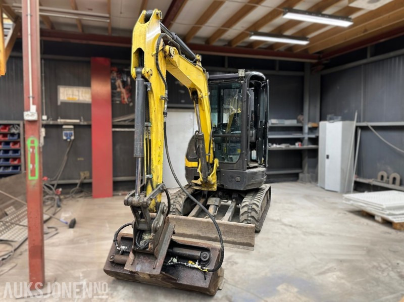 New Holland E35B SR – 2015 – 2184 timer – Nytt beltesett – 2 skuffer, - Mini excavator: picture 1 New Holland E35B SR – 2015 – 2184 timer – Nytt beltesett – 2 skuffer, - Mini excavator: picture 1